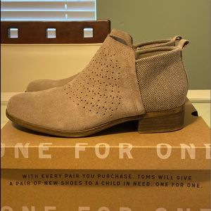 TOMS Deia Desert Taupe Suede Ankle Bootie 10 EUC